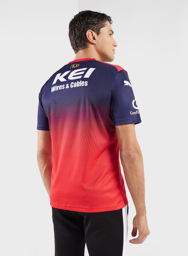 بوما تيشيرت رويال تشالنجرز بنغالور طبق الأصل لدوري الكريكيت الهندي الممتاز - Image 2